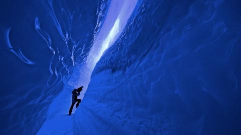Eis-Canyon in der Antarktis – Foto: Michael Martin